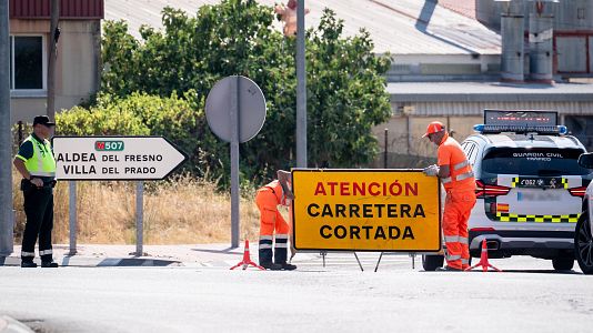 Un incendio obliga a confinar Aldea del Fresno y Villamantilla