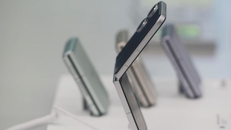 Las ventas de smartphones se estancan, mientras los teléfonos plegables buscan su lugar