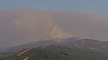 El clima da una tregua este jueves para atacar por aire el incendio de Las Hurdes tras arrasar 3.700 hectáreas
