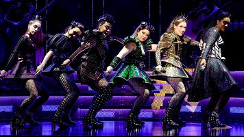 Elenco del musical 'Six', en el que las seis esposas de Enrique VIII cuentan su versi�n de la historia, en el Teatro Gran V�a de Madrid.