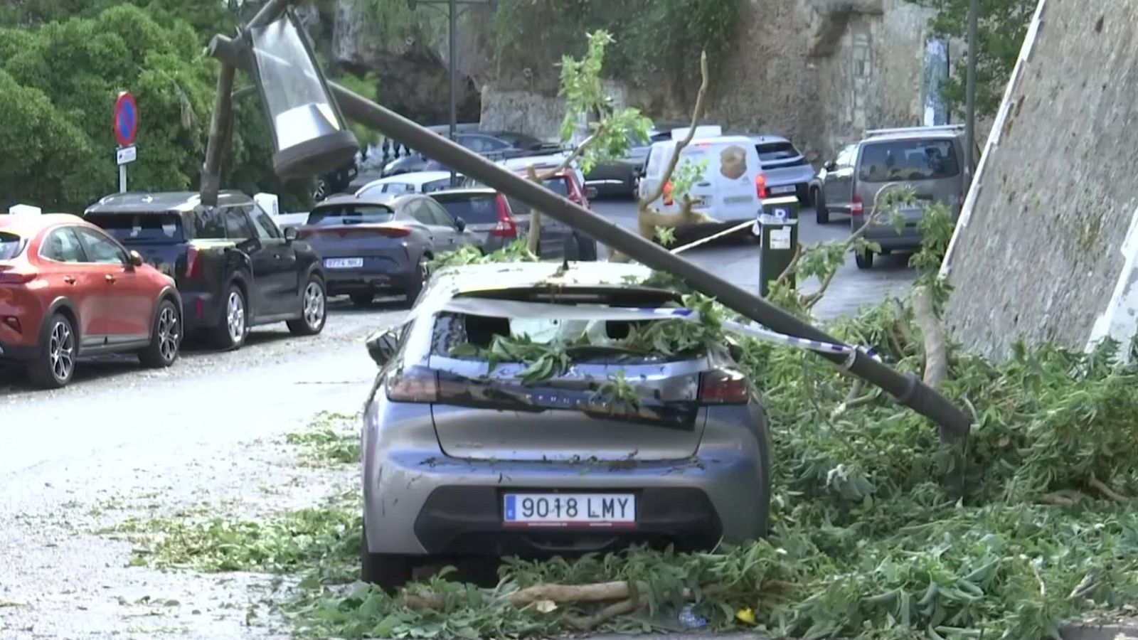 La tempesta deixa destrosses i talls de llum a Balears
