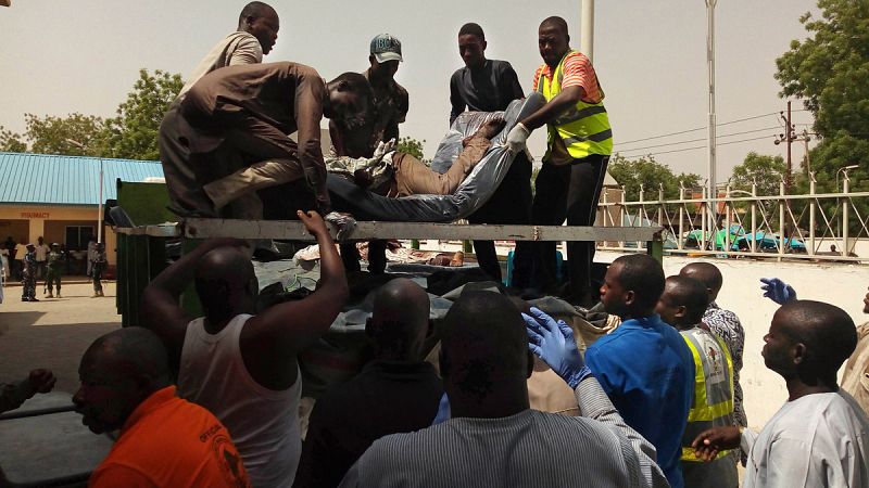 Cinco muertos y decenas de heridos en un doble atentado contra una mezquita en Nigeria