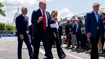 Trump anuncia aranceles del 50% a autos y acero de Canadá a partir de enero de 2027