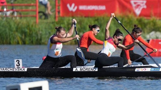 Viktoria Yarchevska y �ngeles Moreno, durante su participaci�n en el C2 500 del Mundial de Pirag�ismo de Poznan