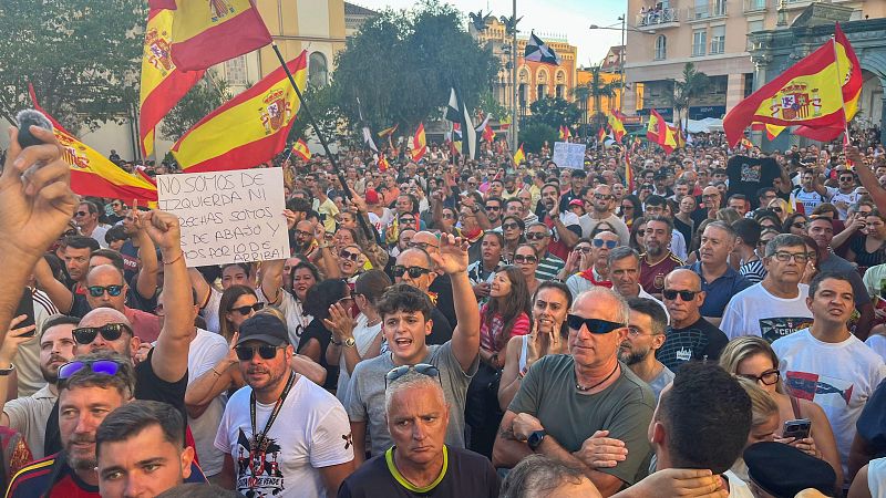 El hartazgo de centenares de vecinos por la crisis migratoria vuelve a tomar las calles de Ceuta