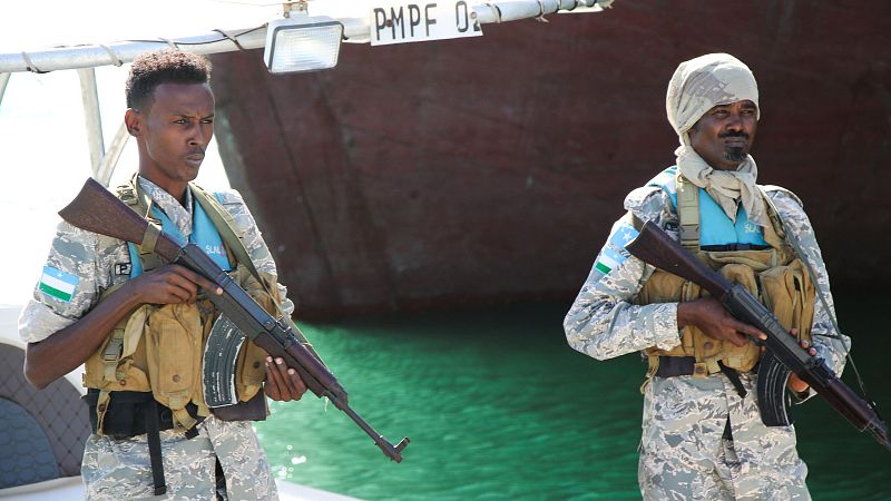 Las Fuerzas de Polic�a Mar�tima de Puntlandia (PMPF) patrullan para combatir los ataques de piratas, que han aumentado recientemente frente a la costa de Puntlandia, Somalia