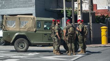 Doce migrantes detenidos y un militar herido en Ceuta tras el lanzamiento de piedras a un veh�culo militar