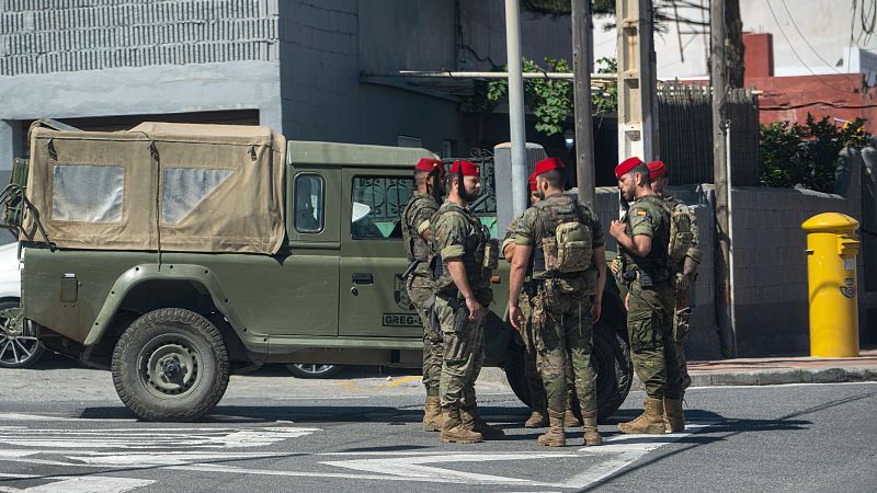 Doce migrantes detenidos y cuatro militares heridos en Ceuta tras el lanzamiento de piedras a un vehículo militar