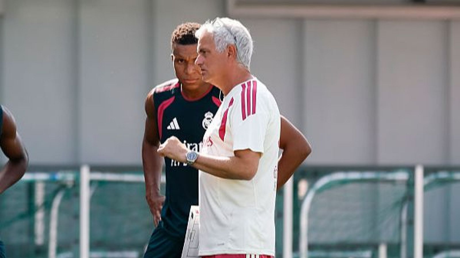 Mourinho pide el Balón de Oro para Mbappé: "Ha hecho historia" - Fútbol | Ver