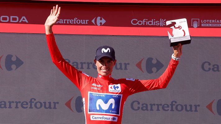 Enric Mas con el maillot rojo tras su victoria en la Sierra de Aitana