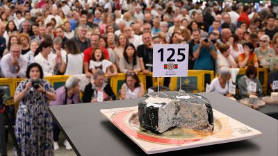 El mejor queso de Cabrales del a�o alcanza los 37.500 euros y bate un nuevo r�cord mundial