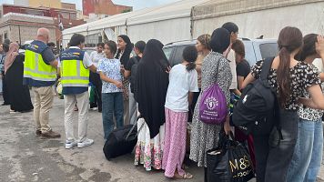 La polic�a nacional durante un traslado de menores en Ceuta