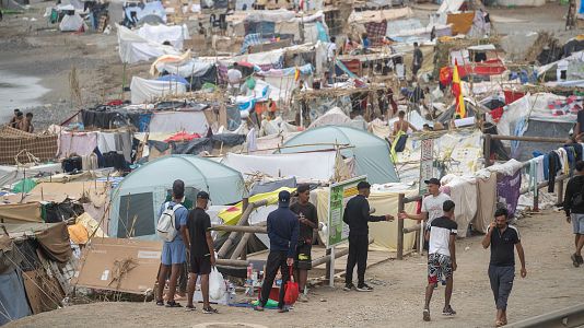 Cientos de migrantes siguen acampados en las playas de Ceuta