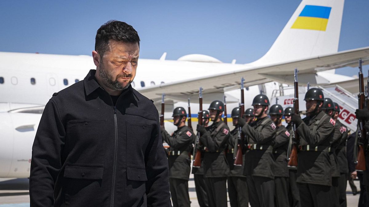 Zelenski alerta a las aerol�neas que los drones ucranianos han "cerrado de facto" el espacio a�reo ruso y es "peligroso"