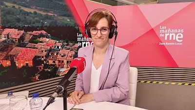 Mónica García defiende el Estatuto Marco y recuerda: "Hay autonomías que se niegan a eliminar las guardias de 24 horas"