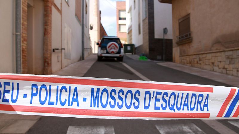 Els Mossos traslladen els pares del nadó desaparegut a l'immoble de Santa Bàrbara
