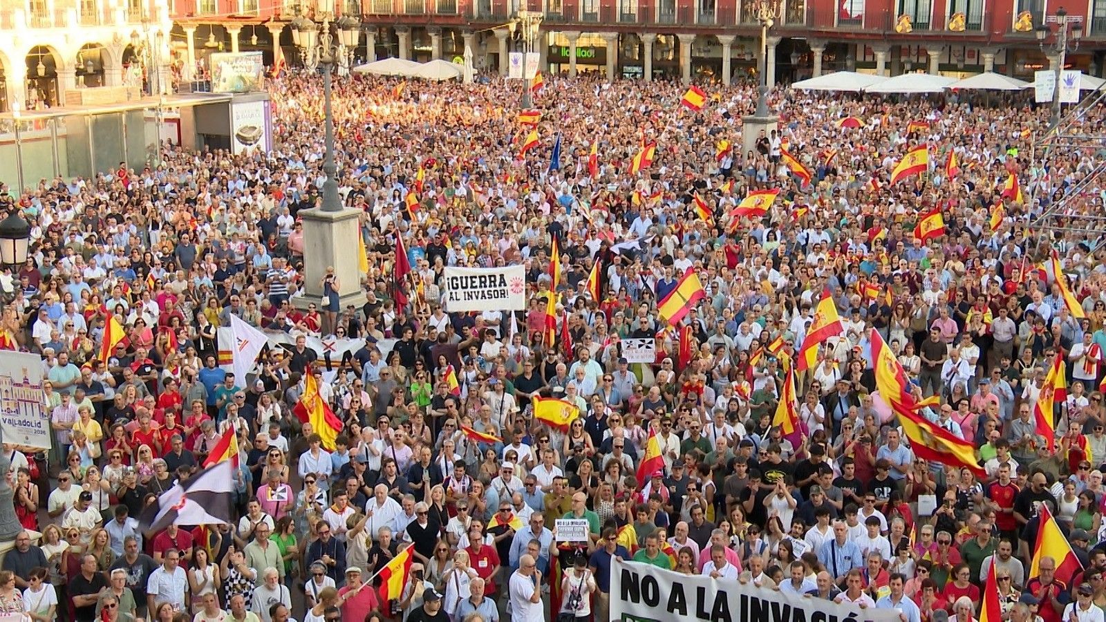 Miles de personas se concentran en Valladolid en solidaridad con Ceuta y en defensa de la "integridad territorial"