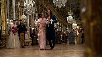 Pierce Brosnan es Luis XIV en 'La hija del rey'