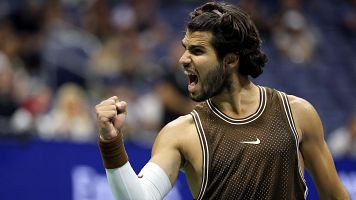 Alcaraz salva el susto inicial y coge vuelo en su clasificaci�n a la tercera ronda del US Open