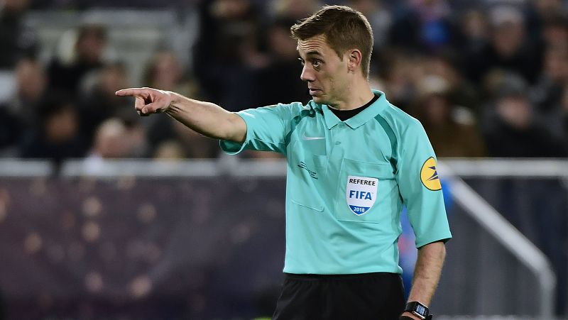 El francés Clement Turpin pitará el Arsenal-Atlético