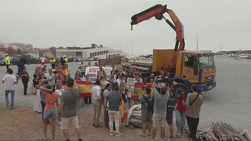 Vecinos de Ceuta tratan de paralizar la instalación de un espacio de acogida a migrantes junto a una escuela infantil