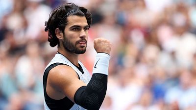 Carlos Alcaraz saca su mejor versi�n ante Tommy Paul para asegurarse el billete a cuartos de final del US Open
