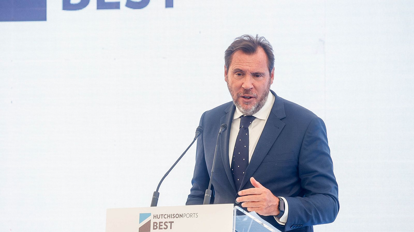 El ministro de Transportes y Movilidad Sostenible, Óscar Puente, durante una rueda de prensa.