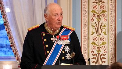 El rey Harald de Noruega pronuncia un discurso en una de las cenas de gala en el Castillo de Oslo