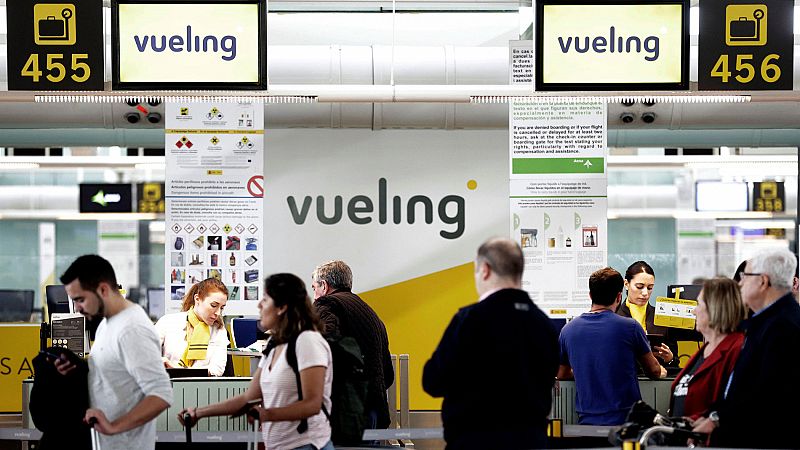 Los pilotos de Vueling hacen huelga para pedir una subida salarial del 30%