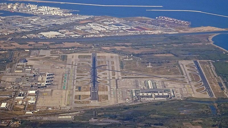 L?ampliaci� de l'aeroport de Barcelona s'alenteix mentre es consolida l'oposici� local