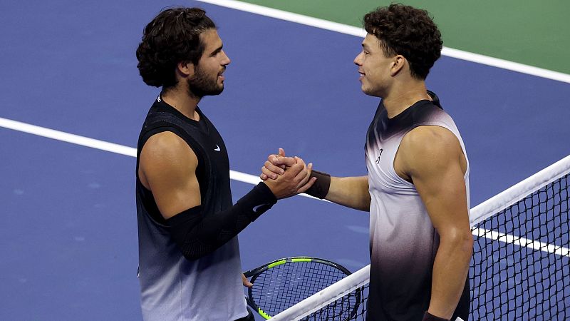 Carlos Alcaraz sucumbe ante un épico Ben Shelton en cuartos de final del US Open