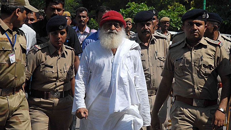 Condenan a cadena perpetua al gurú indio Asaram Bapu por la violación de una menor