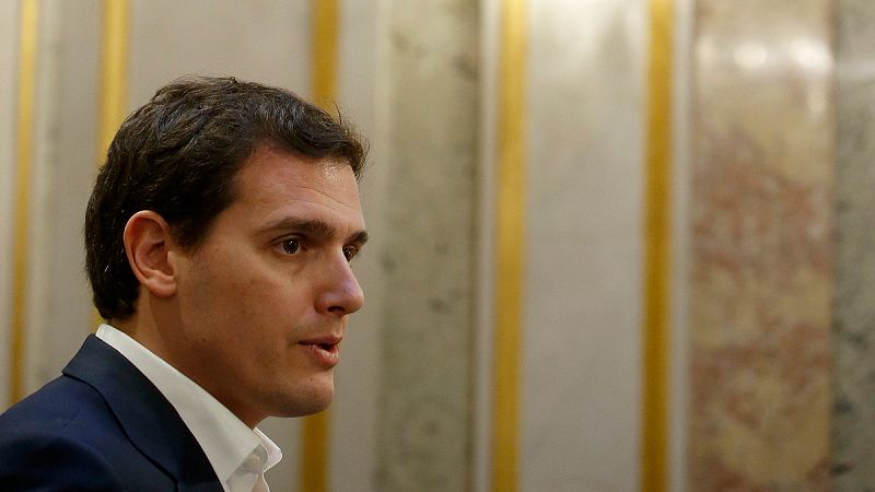 Cs aplaude la dimisión "tarde" de Cifuentes y PSOE y Podemos tildan de "mafiosa" la manera de hacerla dimitir