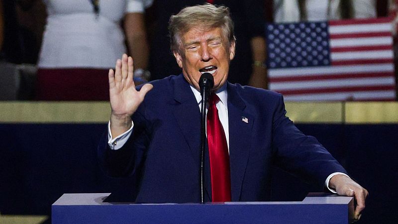 Trump cierra la convención republicana haciendo jurar a los presentes que van a ir a votar: "Si no, iréis al infierno"