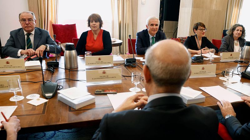 La Junta Electoral Central estudia la decisión del Supremo de suspender el voto de los nacionalizados con la ley de nietos