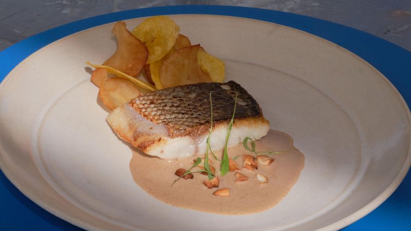 Receta de lubina en salsa de coco y cacahuetes de MasterChef Celebrity Legends