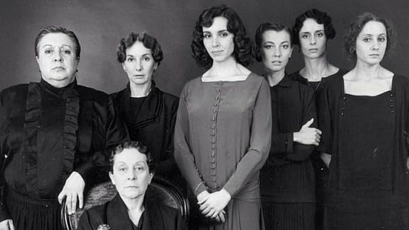 'La casa de Bernarda Alba' cumple 40 años, justo cuando 'La bola negra' de Los Javis sueña con el Oscar