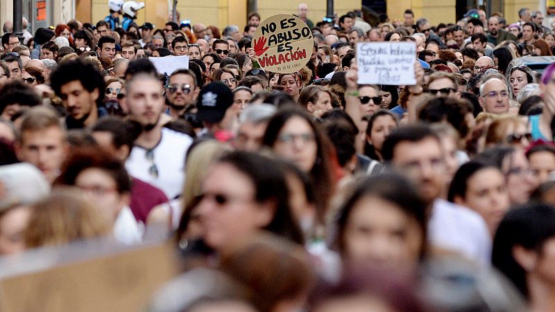 La indignación por la sentencia del juicio de 'La Manada' recorre las calles del país al grito de "Yo sí te creo"