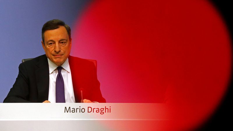 Draghi afirma que el crecimiento de la zona euro se ha moderado