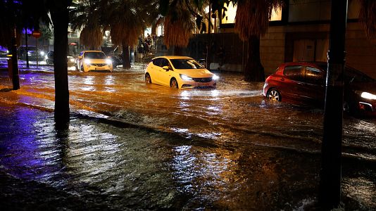 Las lluvias anegan las calles de Valencia