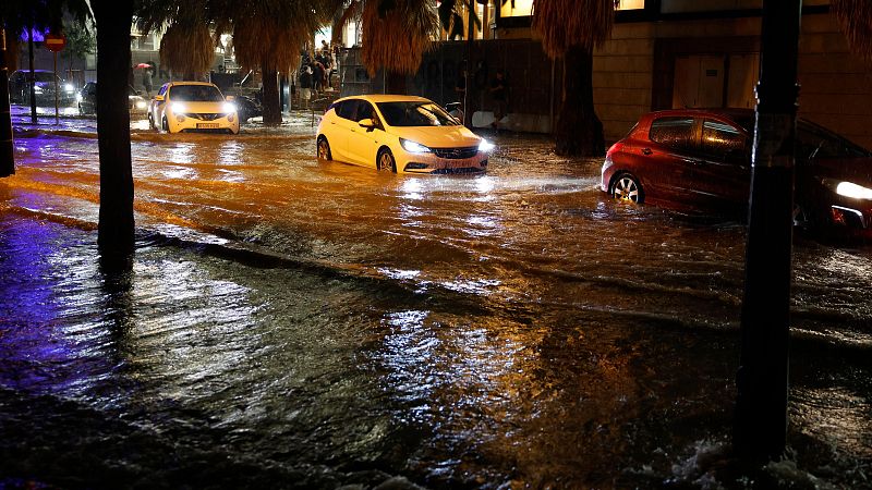 Las fuertes lluvias provocan inundaciones en Valencia y Barcelona y obligan a activar mensajes Es-Alert