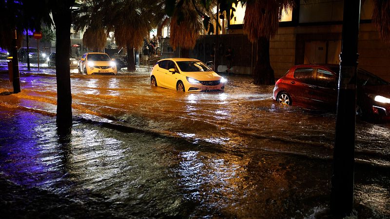 Las fuertes lluvias provocan inundaciones en Valencia y Barcelona y obligan a activar mensajes Es-Alert