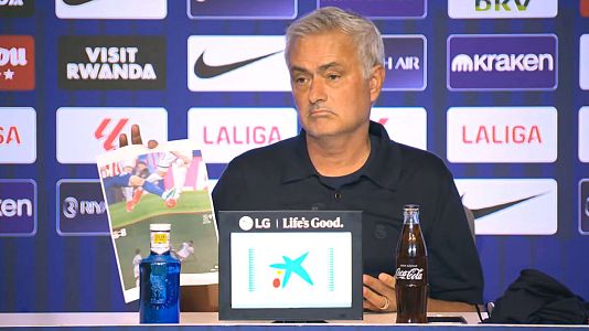 Mourinho y Simeone chocan tras el derbi madrile�o