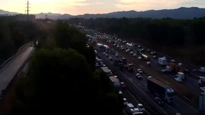 Fins a 19 quil�metres de congesti� a l'AP-7 entre Sant Cugat i Mollet del Vall�s