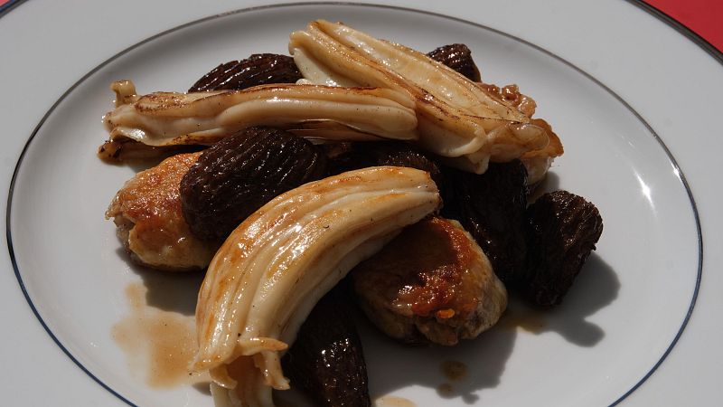 Receta de alitas de pollo con espardeña y morillas de MasterChef Celebrity Legends