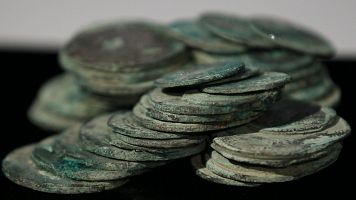 Monedas de dos y ocho reales de plata que forman parte del tesoro de la fragata 'Nuestra Se�ora de las Mercedes'.