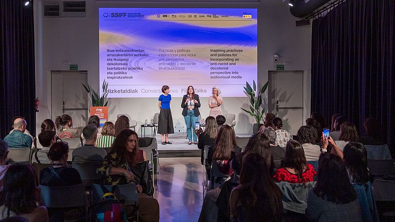 El Observatorio de Igualdad de RTVE pone el foco en las mujeres migrantes y racializadas en San Sebastián