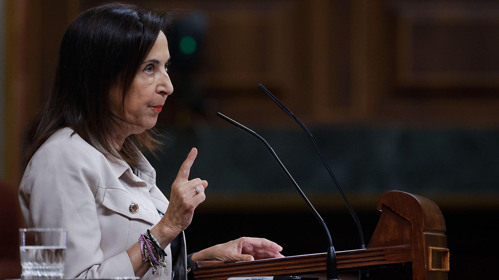 La ministra de Defensa, Margarita Robles durante la sesión de control al Gobierno celebrada este miércoles en el Congreso.