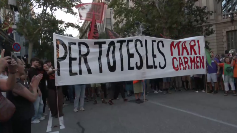 Miles de personas se manifiestan en apoyo a Maricarmen y contra los desahucios en 12 ciudades españolas