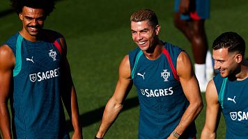 Renato Veiga, Cristiano Ronaldo y Diogo Dalot, en un entrenamiento con Portugal